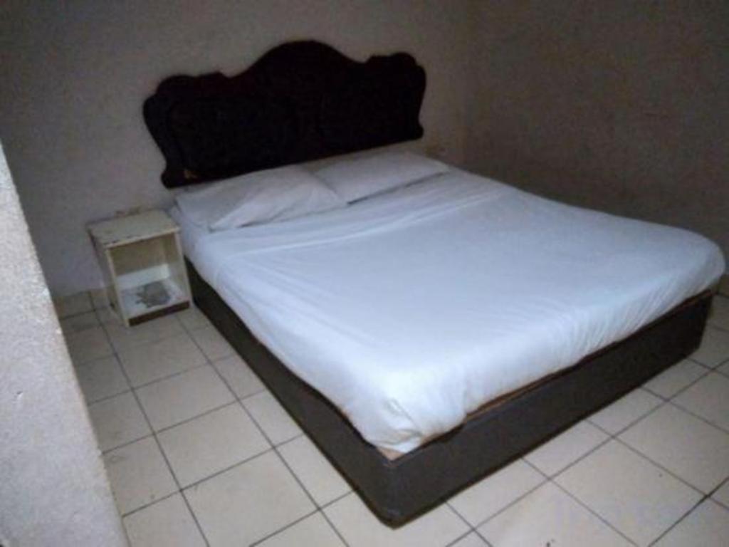 Oyo 90376 Centre Point Hotel 림방 외부 사진